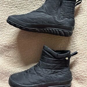 Black Quilted Bogs size 10